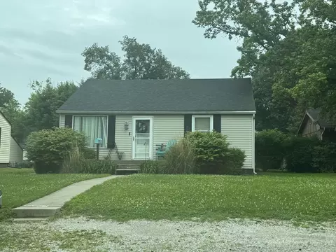 307 Elm St, Le Roy, IL 61752