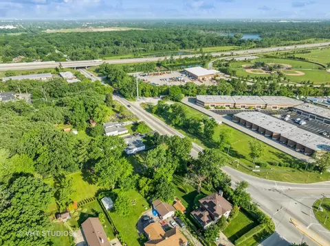9517 W Central Rd, Des Plaines, IL 60016 photo 11