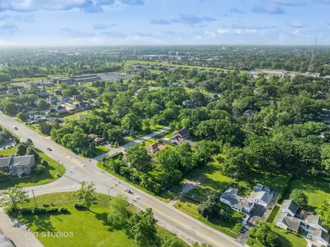 9517 W Central Rd, Des Plaines, IL 60016 photo 7