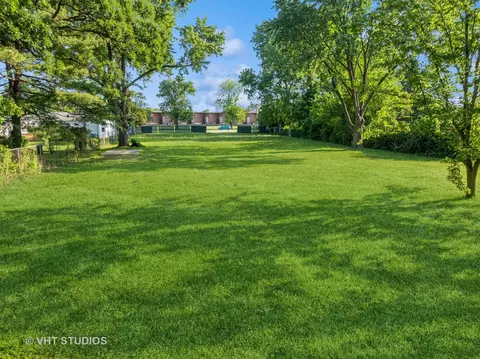 9517 W Central Rd, Des Plaines, IL 60016 photo 17