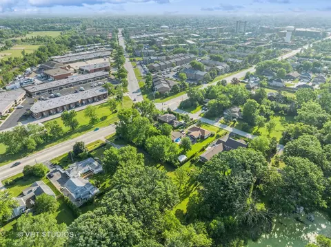 9517 W Central Rd, Des Plaines, IL 60016 photo 5