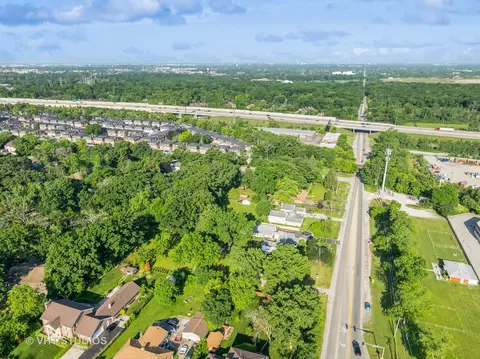 9517 W Central Rd, Des Plaines, IL 60016 photo 10