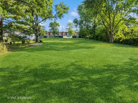 9517 W Central Rd, Des Plaines, IL 60016 photo 16