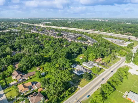 9517 W Central Rd, Des Plaines, IL 60016 photo 9