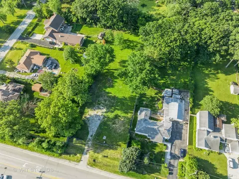 9517 W Central Rd, Des Plaines, IL 60016 photo 2