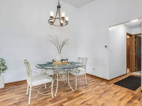 Dining - 2326 Olde Mill Rd, Plainfield, IL 60586 photo 2 of 3