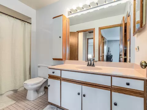 Bath - 2326 Olde Mill Rd, Plainfield, IL 60586 photo 1 of 2