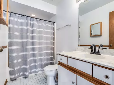 Bath - 2326 Olde Mill Rd, Plainfield, IL 60586 photo 2 of 2