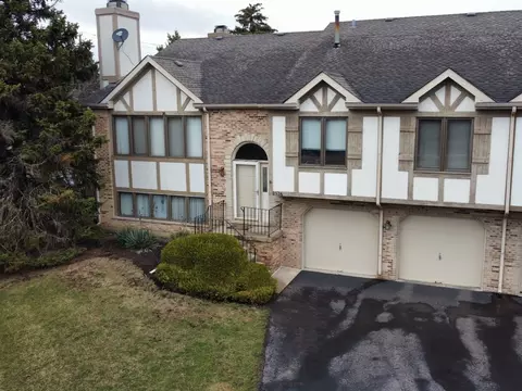 Exterior - 2326 Olde Mill Rd, Plainfield, IL 60586 photo 4 of 4