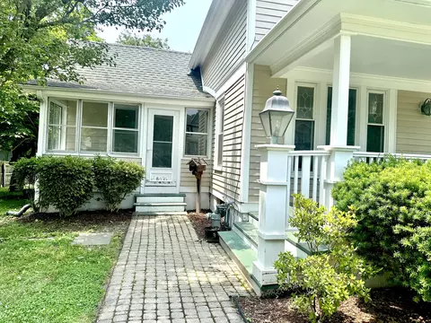 316 N Worth Ave, Elgin, IL 60123 photo 2