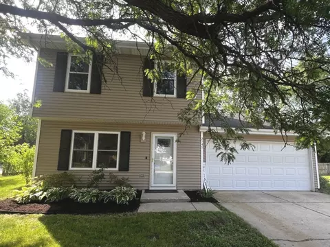 2945 Worcester Ln, Aurora, IL 60504