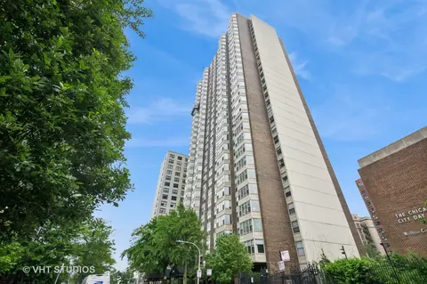 525 W Hawthorne Pl #1004, Chicago, IL 60657
