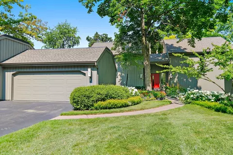434 Woodview Rd # C, Lake Barrington, IL 60010
