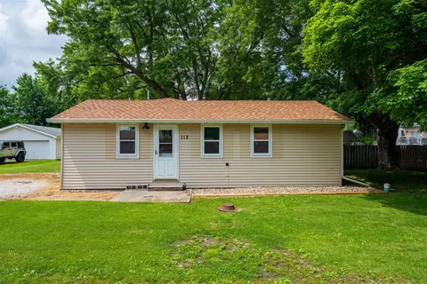 112 NW Adams St N, Hopedale, IL 61747