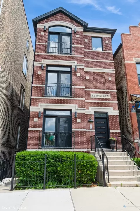 1915 S Racine Ave #3, Chicago, IL 60608