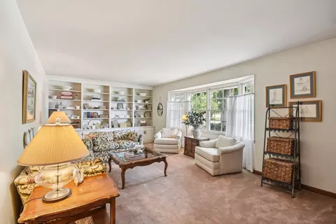 Living - 113 Crabapple Ln, Morris, IL 60450 photo 2 of 5