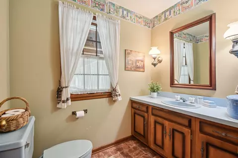 Bath - 113 Crabapple Ln, Morris, IL 60450 photo 1 of 9