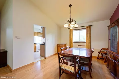4085 N New Britton Dr, Hoffman Estates, IL 60192 photo 3