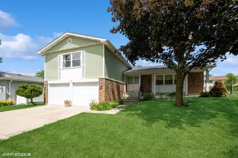 4085 N New Britton Dr, Hoffman Estates, IL 60192