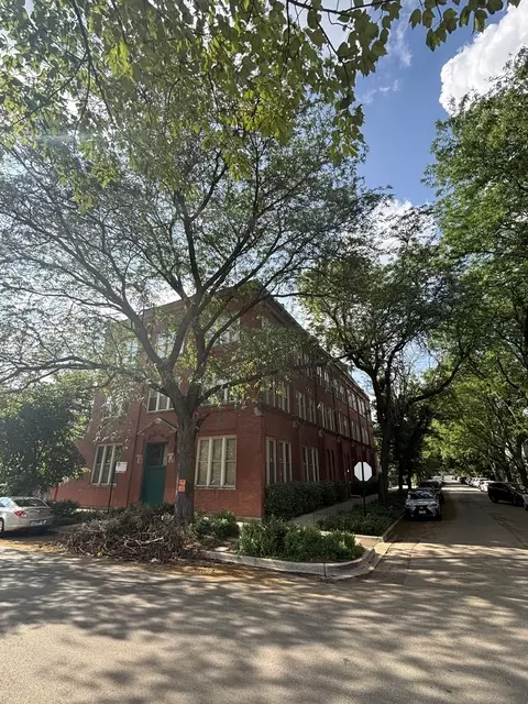 2510 N Wayne Ave #203, Chicago, IL 60614