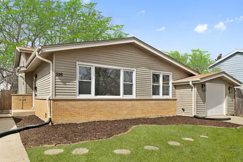 326 W Hawthorne Blvd, Mundelein, IL 60060
