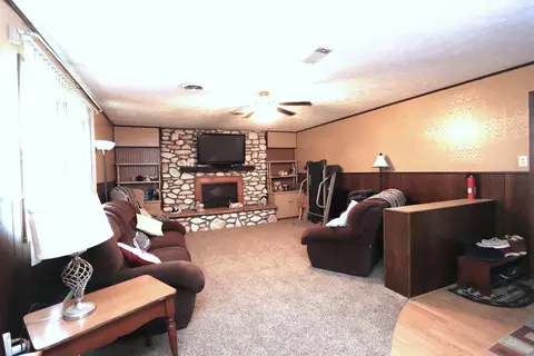 Living - 403 10th St, Mazon, IL 60444 photo 2 of 3