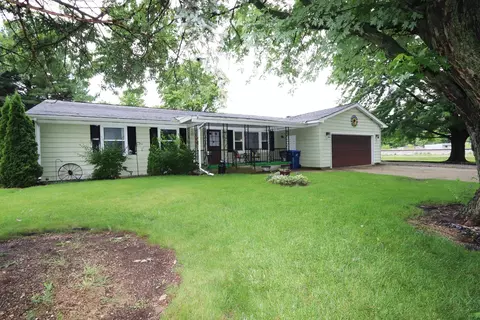 Exterior - 403 10th St, Mazon, IL 60444 photo 1 of 7