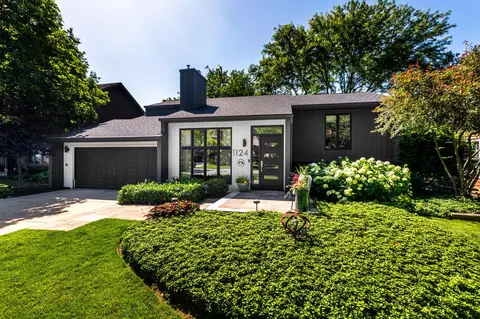 1124 Brighton Rd, Naperville, IL 60563