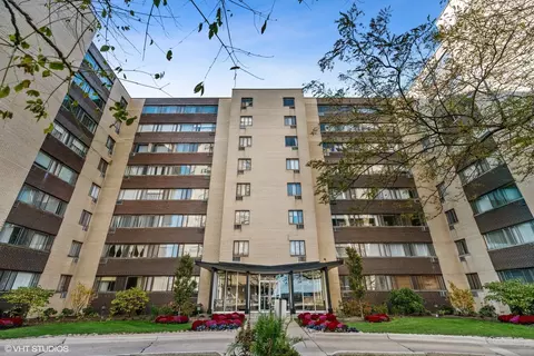 6300 N Sheridan Rd #216, Chicago, IL 60660