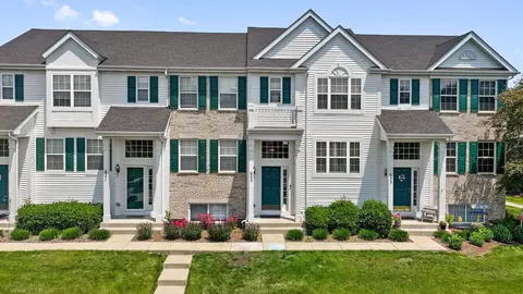 623 Lincoln Station Dr, Oswego, IL 60543