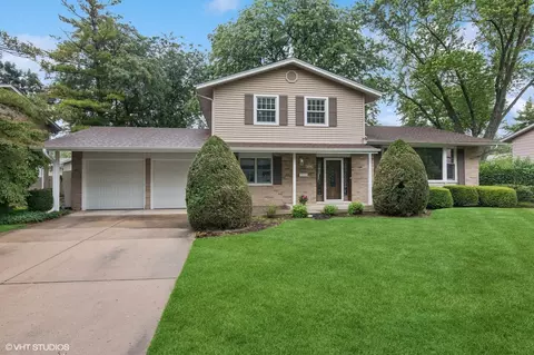 911 E Sayles Dr, Palatine, IL 60074