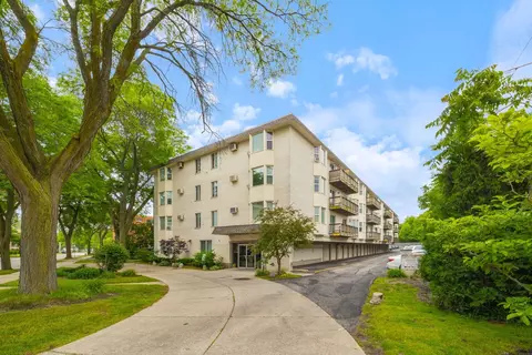 8232 Niles Center Rd #101, Skokie, IL 60077
