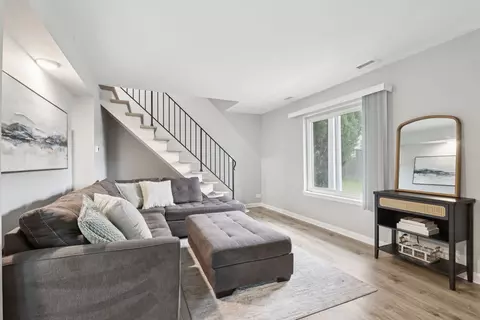 1645 Cornell Dr #20C, Hoffman Estates, IL 60169 photo 2