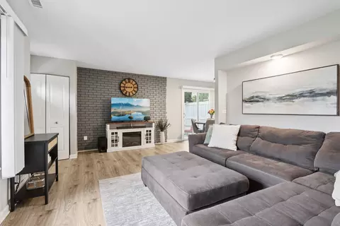 1645 Cornell Dr #20C, Hoffman Estates, IL 60169 photo 3