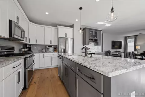 3047 Chalkstone Ave, Elgin, IL 60124 photo 9