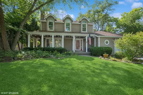 42 N Holly Ave, Fox Lake, IL 60020