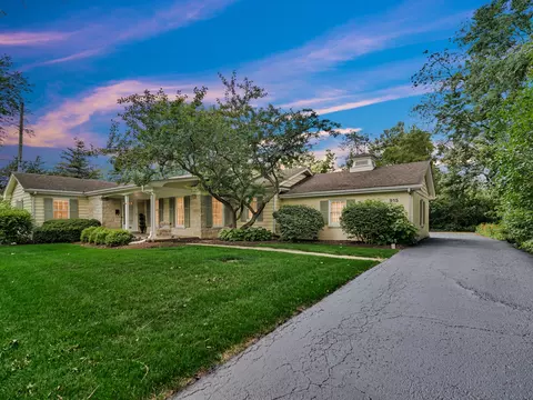 915 Ray St, Geneva, IL 60134