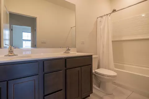 Bath - Undisclosed, Elgin, IL 60124 photo 2 of 2