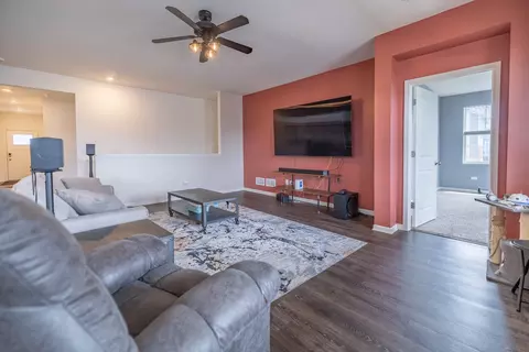 Living - Undisclosed, Elgin, IL 60124 photo 2 of 3