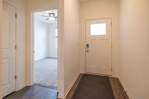 Entry Way - Undisclosed, Elgin, IL 60124 photo 2 of 5