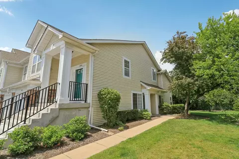 1142 Westminster Ln #L6, Elk Grove Village, IL 60007