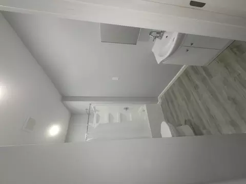 Bath - 956 2nd Ave, Aurora, IL 60505 photo 1 of 1