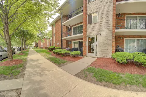 3959 W 104th St #1-A, Chicago, IL 60655