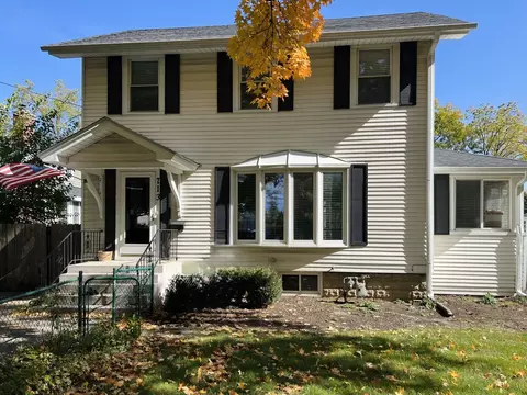 713 Warrenville Rd, Wheaton, IL 60189