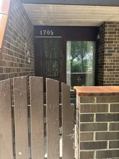 1705 Kenneth Cir #1705, Elgin, IL 60120