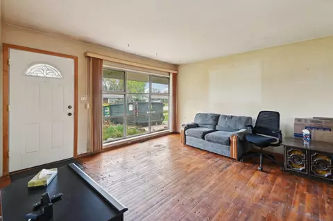 225 Bode Rd, Hoffman Estates, IL 60169 photo 2