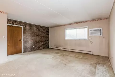 Living - 234 E Bailey Rd #B, Naperville, IL 60565 photo 2 of 4
