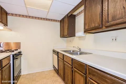 Kitchen - 234 E Bailey Rd #B, Naperville, IL 60565 photo 1 of 3