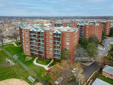 8540 W Foster Ave #403, Norridge, IL 60706