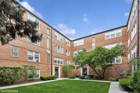 2424 W Farragut Ave #3B, Chicago, IL 60625